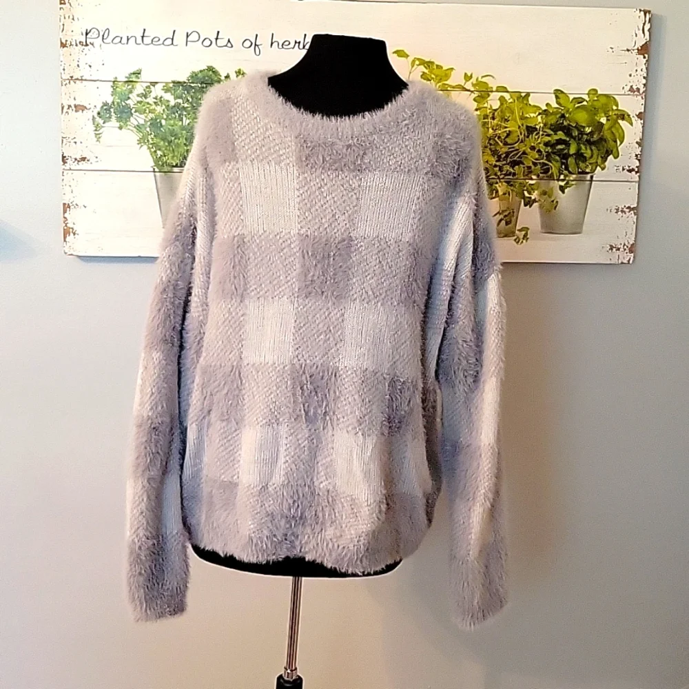 Sweater - Picture 1 of 1